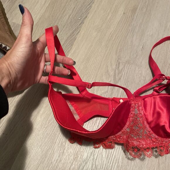 Red Quarter Cup Ilann Lace Bra, 30i - Picture 3 of 8